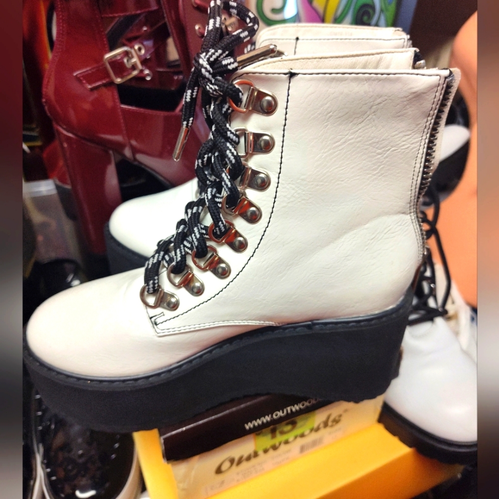Ladies boots